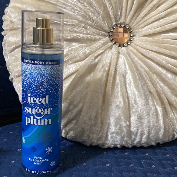 BATH & BODY WORKS SET. . . ICED SUGAR PLUM SCENT - Picture 5 of 6